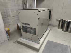 城山総合体育館非常用発電機交換