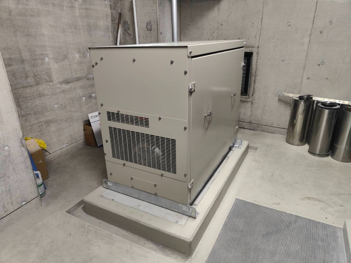 城山総合体育館非常用発電機交換